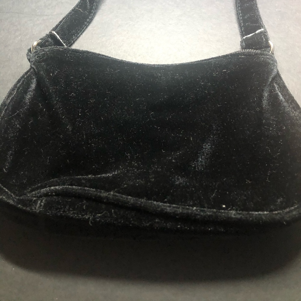 Velvet evening bag with zipper and strap handle